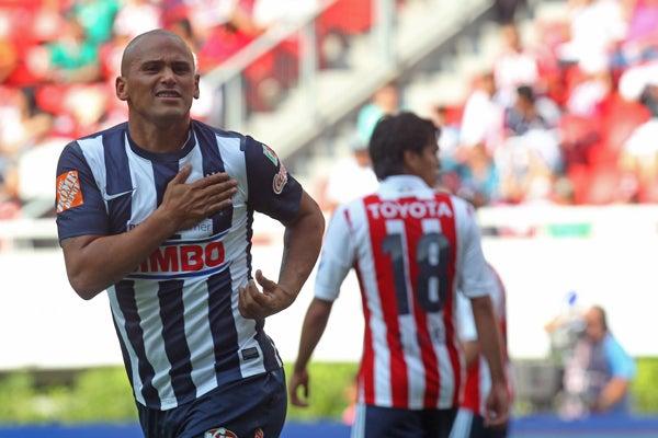 Suazo fue la figura tras marcar un doblete | MEXSPORT