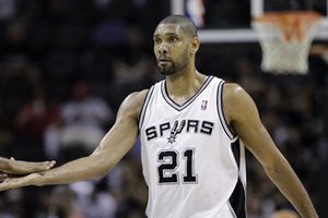 Tim Duncan y Spurs, firman nuevo contrato