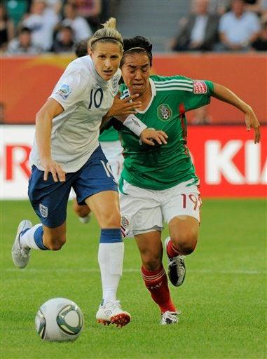 Mónica Ocampo anota el tanto del empate. FOTO: AP