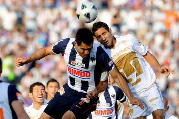 Pumas se vio disminuído en el encuentro ante Monterrey (FOTO: HÉCTOR CABAJAL)
