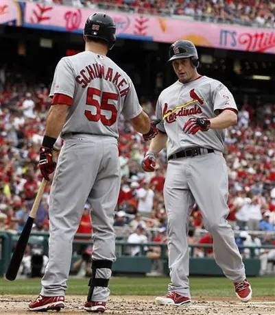 Cardenales vencen a Nacionales en juego de volteretas