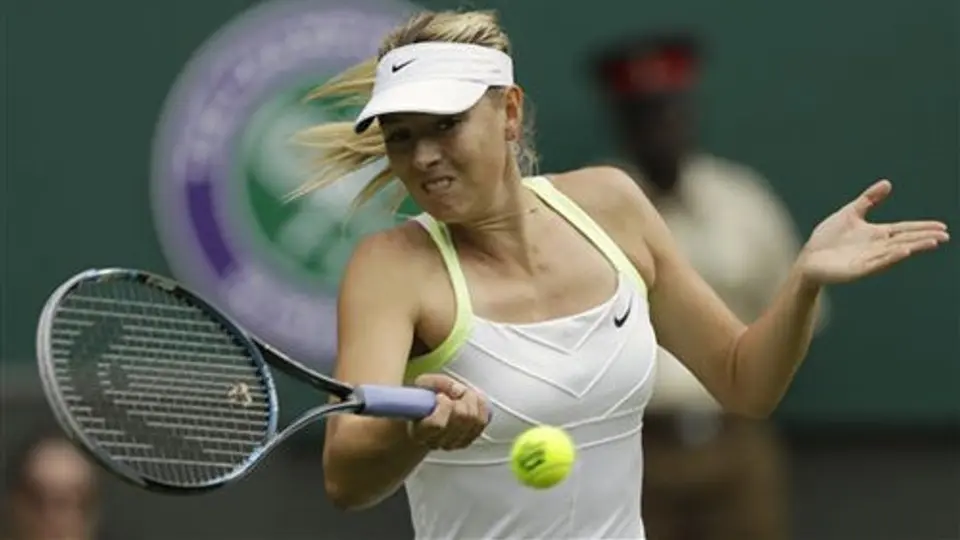 Avanzan Sharapova y Serena Williams en Wimbledon