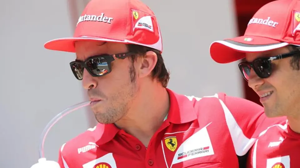 Alonso afirma que siente menos presión al no ser líder