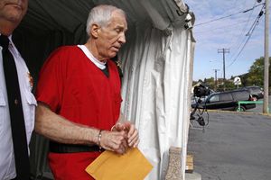 Sentencian a Sandusky a 30 años de prisión