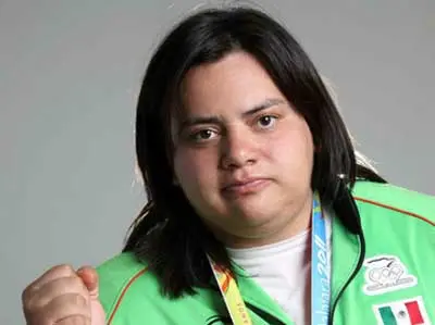Vanessa Zambotti arremete contra patrocinador por falta de tallas