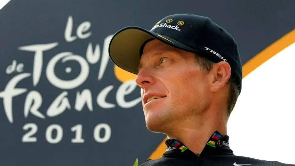 UCI deja vacantes Tours de Francia que retiró a Armstrong