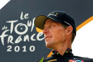 UCI deja vacantes Tours de Francia que retiró a Armstrong