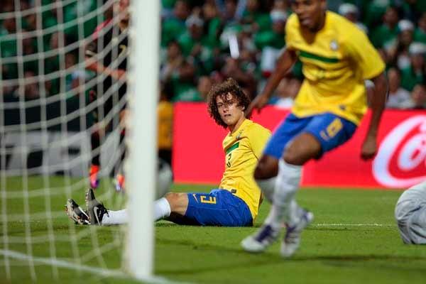 El gol de México fue obra del defensor carioca David Luiz. FOTO: ÓSCAR RAMÍREZ
