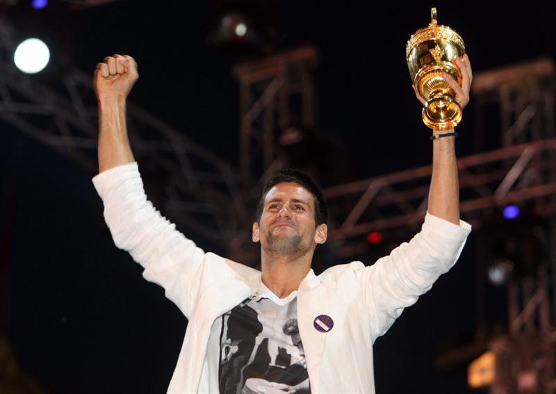 Al coronarse como el número 1 en el deporte blanco, compatriotas celebraron su llagada. FOTO: EFE