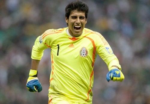 El guardameta se encargó de dejar su arco en cero ante Uruguay (FOTO: MEXSPORT)