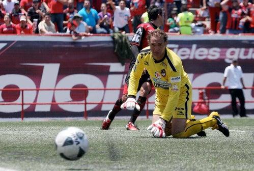 Adrián Martínez no pudo hacer nada para evitar la derrota (FOTO: MEXSPORT)
