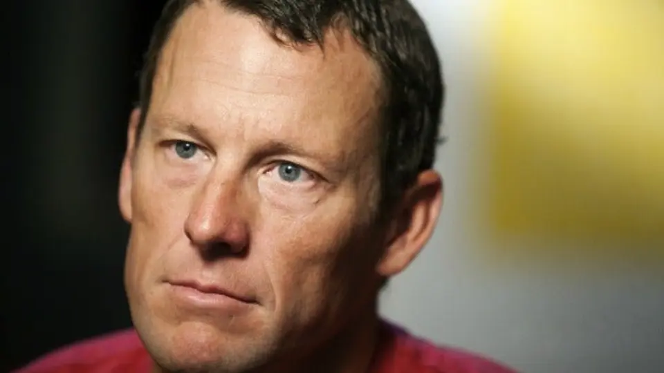 ??Periódico británico demanda a Lance Armstrong