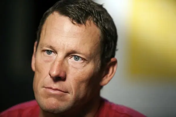 ??Periódico británico demanda a Lance Armstrong