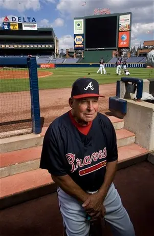 Bobby Cox quiere llevar a Bravos a postemporada antes de jubilarse