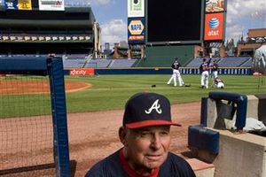 Bobby Cox quiere llevar a Bravos a postemporada antes de jubilarse