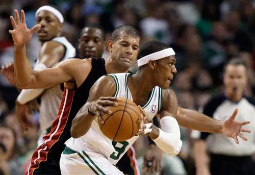 Boston vence y se acerca a Miami
