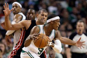 Boston vence y se acerca a Miami