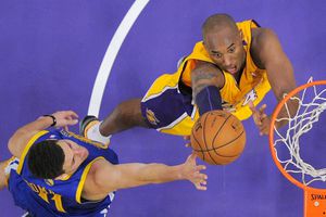 ?Lakers apalean a Warriors tras despido de Brown