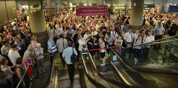 Flama olímpica recorre el metro de Londres