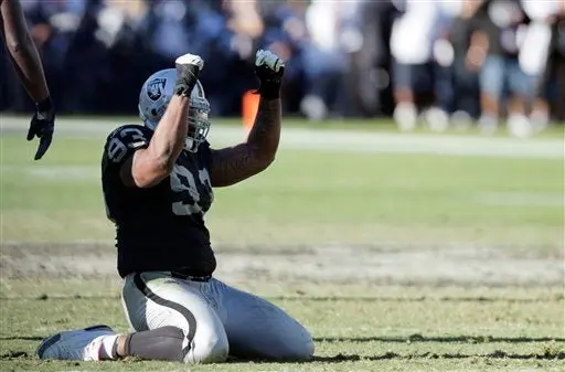Raiders rompe paternidad y derrota 35-27 a San Diego
