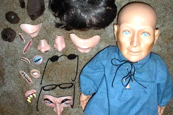 'Hugo: el hombre de las mil caras', un terrorífico muñeco de los setentas