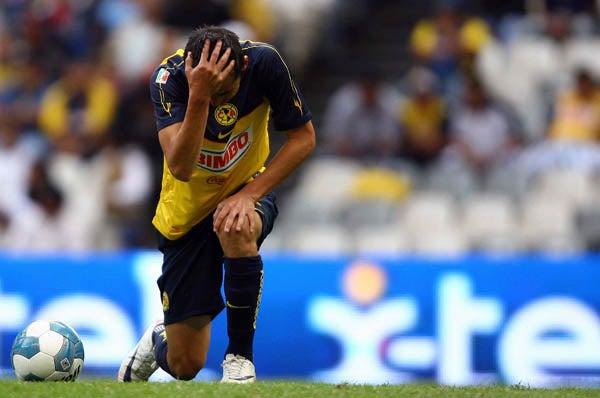 Paul Aguilar se lamenta. FOTO: MEXSPORT