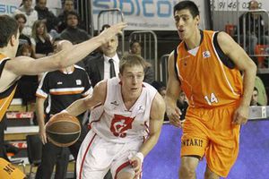 Ayón se disculpa por no conceder entrevistas