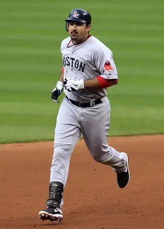 González la vuela en derrota de Boston