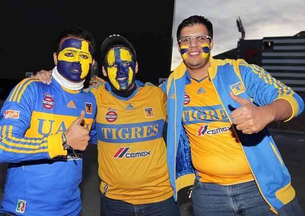 Los seguidores felinos también se hicieron presentes. FOTO: MIGUEL PONTÓN