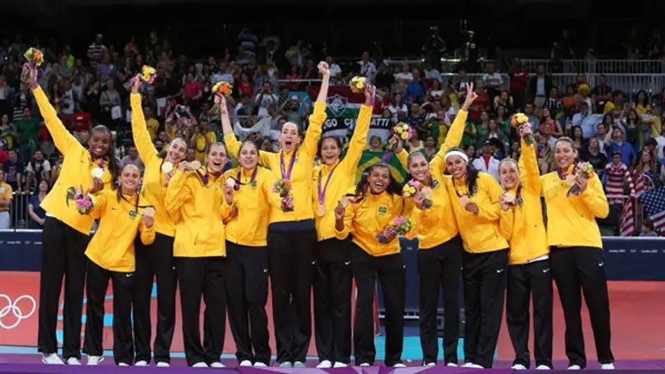 Campeonas brasileñas desfilan en Sao Paulo