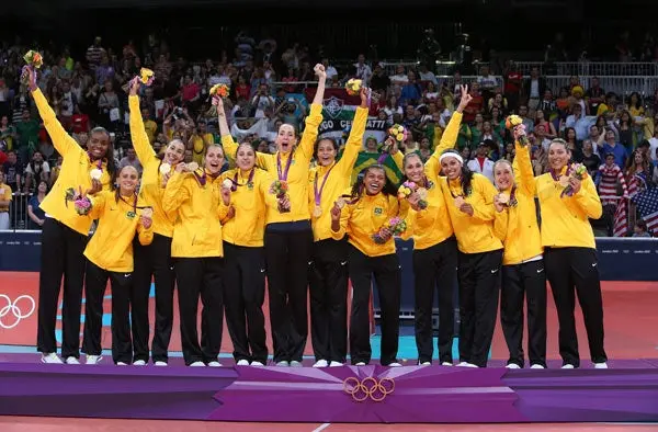 Campeonas brasileñas desfilan en Sao Paulo