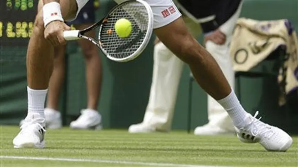 Nole y Federer debutan con triunfo en Wimbledon