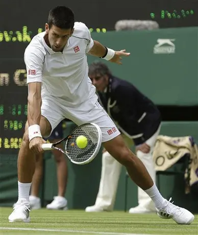 Nole y Federer debutan con triunfo en Wimbledon
