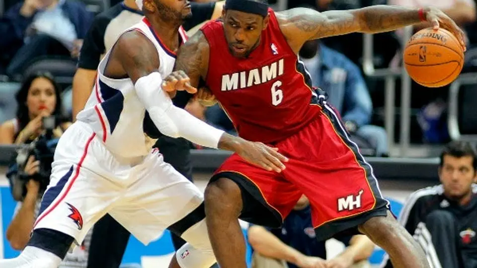 Lakers iría por LeBron James como sustituto de Kobe