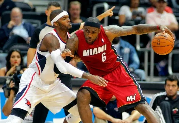 Lakers iría por LeBron James como sustituto de Kobe