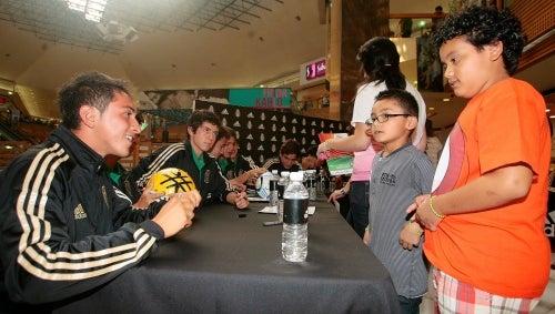 Los seleccionados se mostraron accesibles con todos los aficionados (FOTO: OSCAR RAMÍREZ)