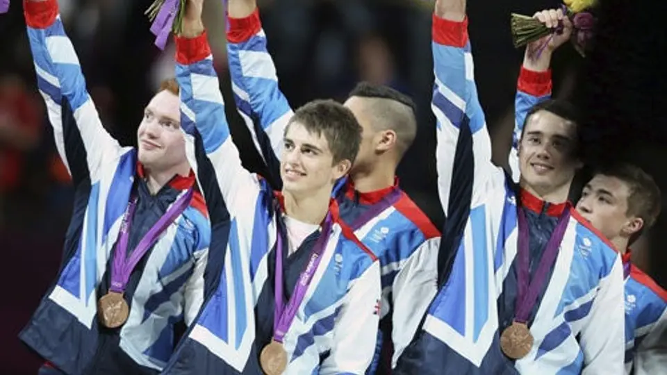 Reino Unido celebra primera medalla en gimnasia en 100 años