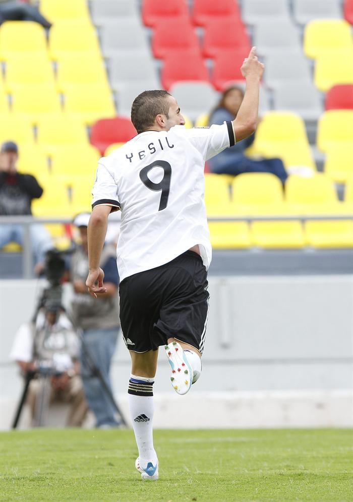 Samed Yesil celebra su gol ante Inglaterra. FOTO: EFE