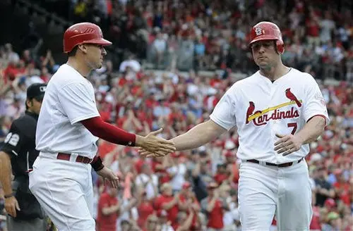 Cardenales vencen a Milwaukee y evitan la barrida