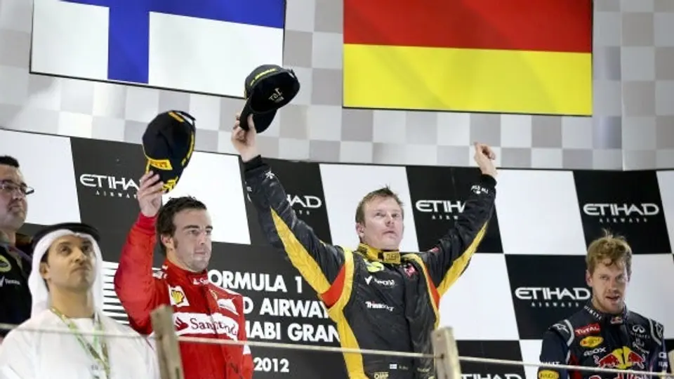 Raikkonen se impone en Yas Marina y Vettel se cuela al podio
