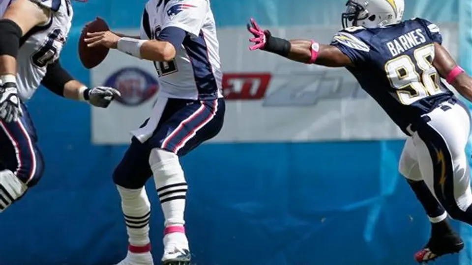 Brady no luce; Patriotas saca triunfo 23-20 sobre San Diego