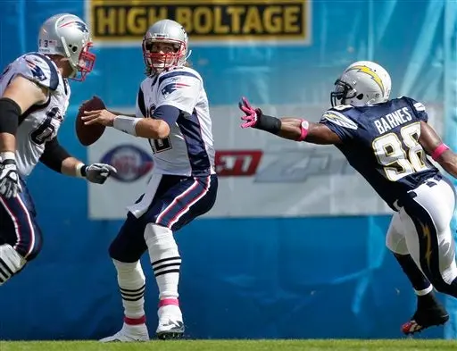 Brady no luce; Patriotas saca triunfo 23-20 sobre San Diego