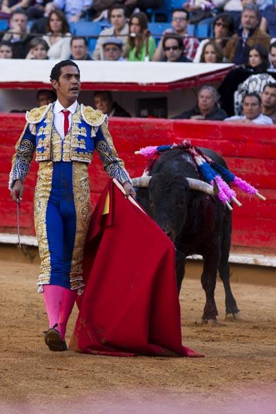 El matador capitalino en uno de sus desplantes | RICARDO FLORES