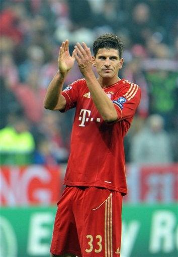 Con un hat-trick de Mario Gomez, el Bayern se acerca a Octavos de Final. FOTO: AP