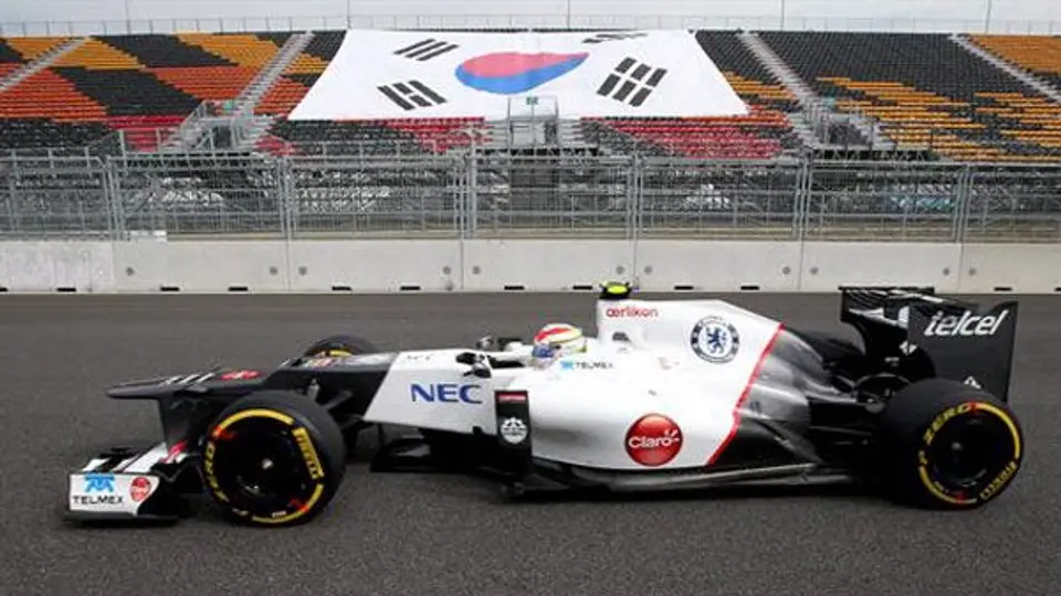 Checo finaliza 11º en Corea