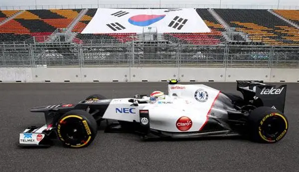 Checo finaliza 11º en Corea