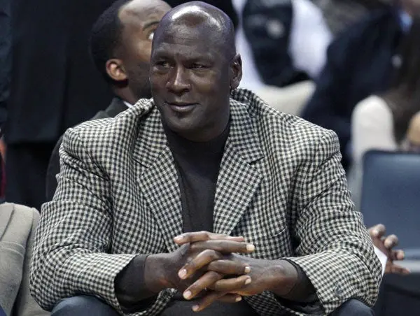 Jordan y estrellas de NBA recaudarán fondos para Obama