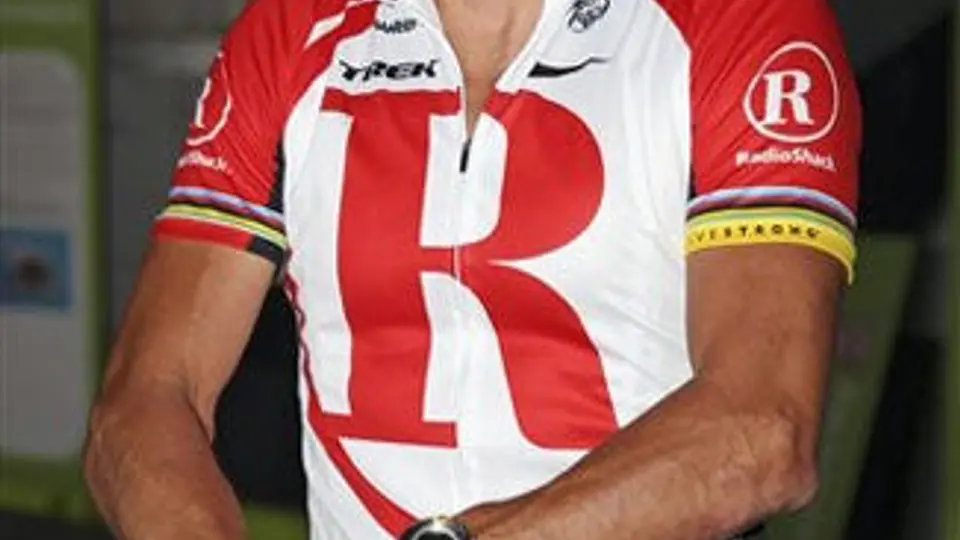 Continúa persecución contra Armstrong
