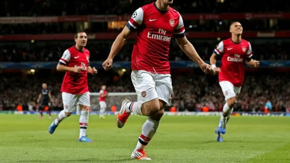 Arsenal doblega al Olympiacos 3-1