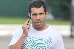 Tévez olvida al City y gana un torneo de golf en Argentina